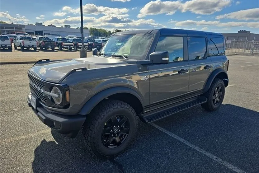 2025 Ford Bronco Outer Banks photo 1