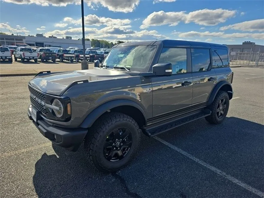 2025 Ford Bronco Outer Banks photo 1
