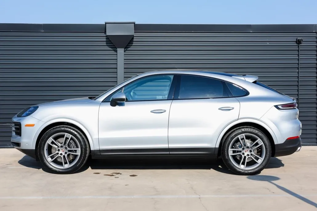 2025 Porsche Cayenne Coupe photo 1