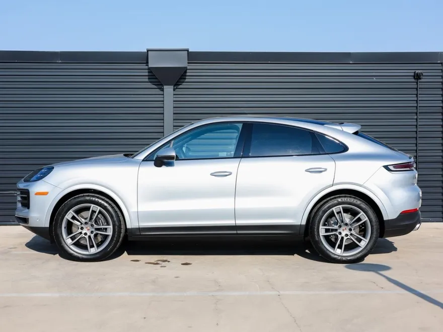 2025 Porsche Cayenne Coupe photo 1