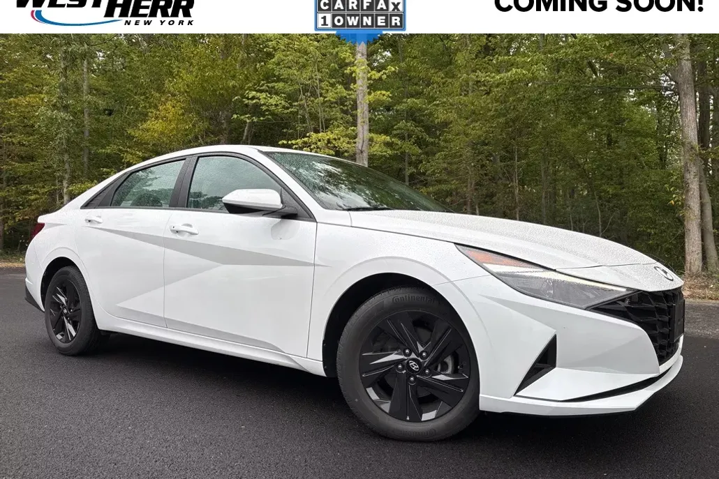 2023 Hyundai Elantra SEL photo 1