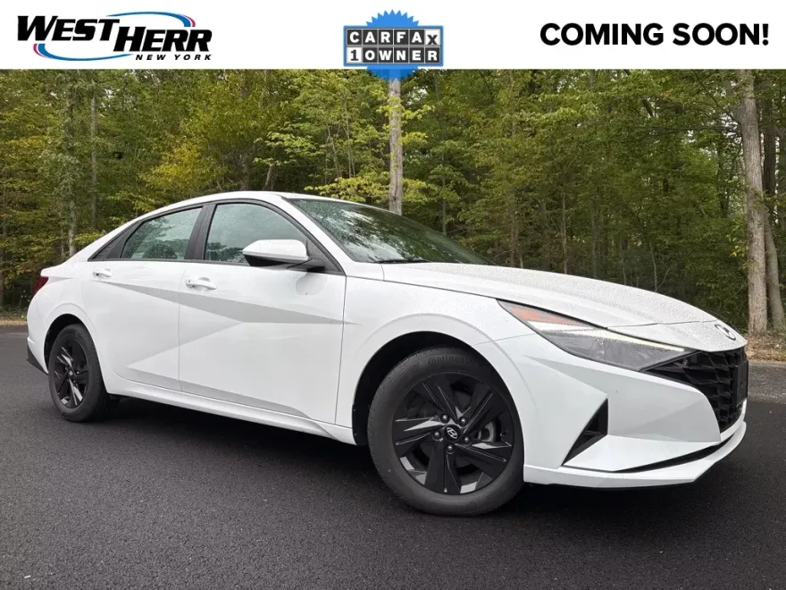 2023 Hyundai Elantra SEL photo 1