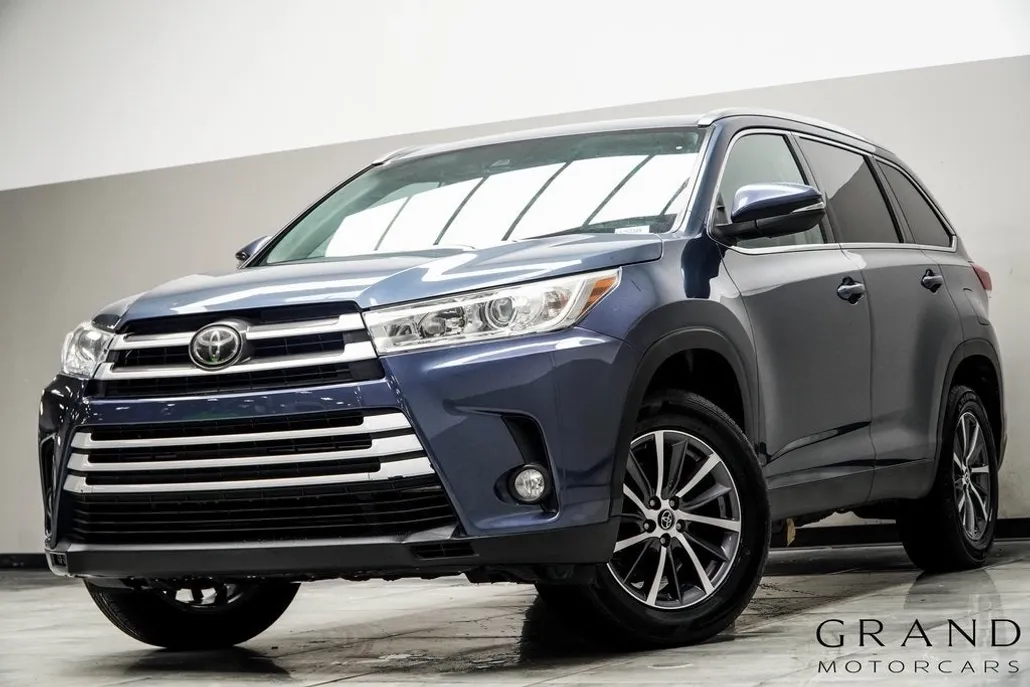 2019 Toyota Highlander SE photo 1