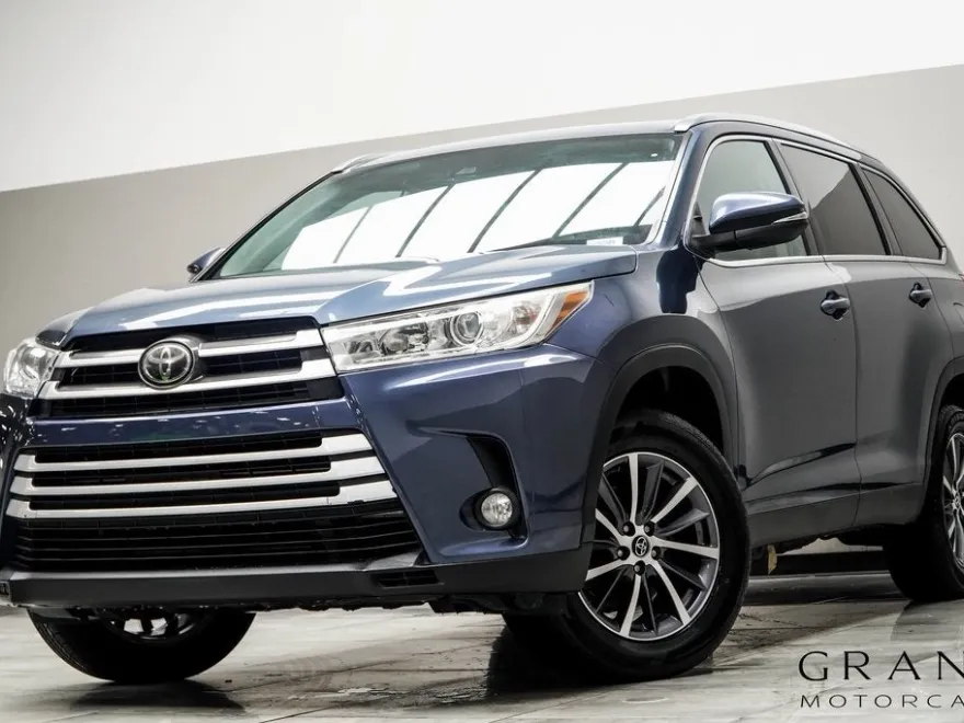 2019 Toyota Highlander SE photo 1