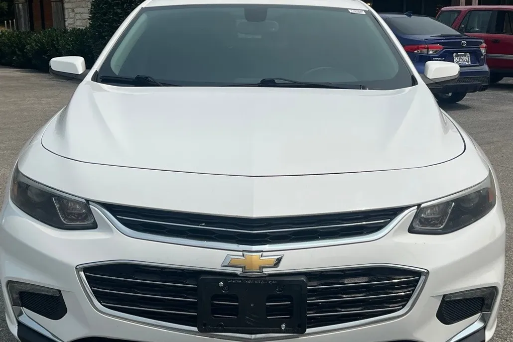 2018 Chevrolet Malibu 1LT photo 1
