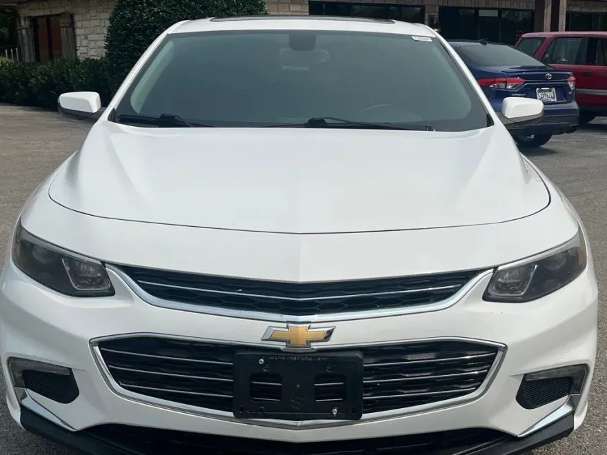 2018 Chevrolet Malibu 1LT photo 1