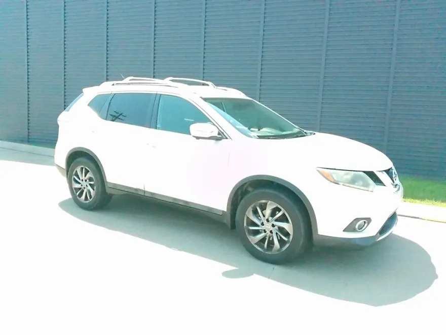 2015 Nissan Rogue SL photo 1