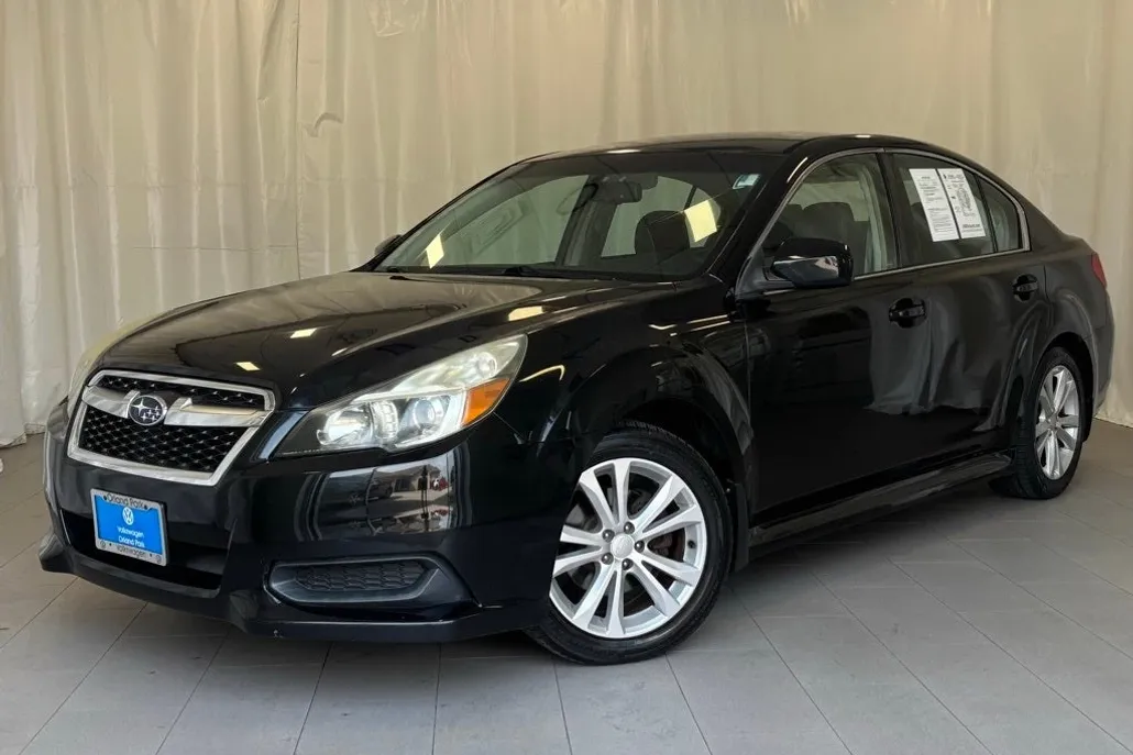 2013 Subaru Legacy 2.5i Premium photo 1