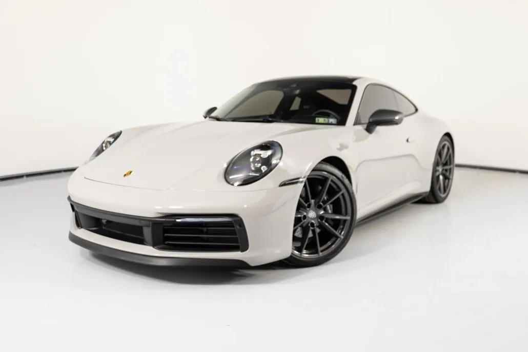 2024 Porsche 911 T photo 1