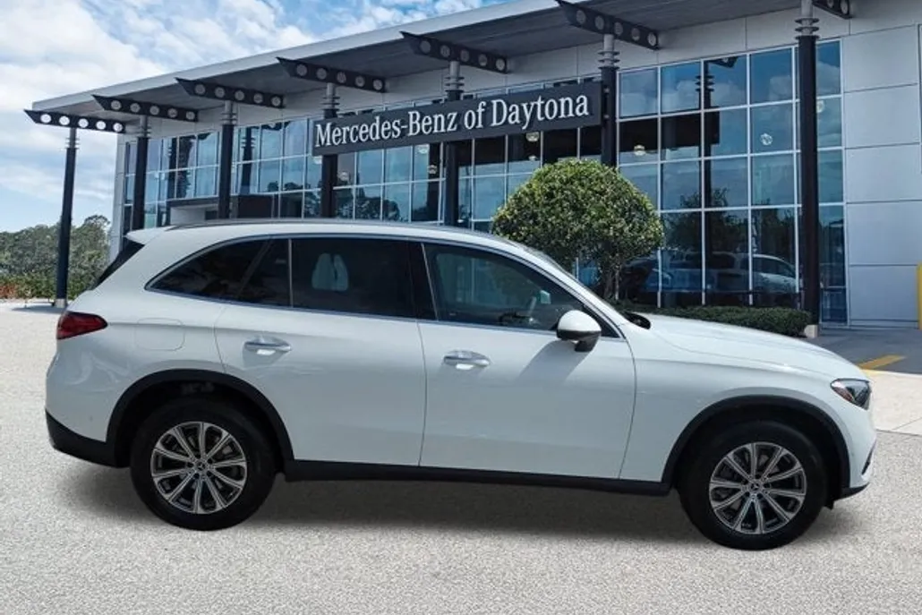 2026 Mercedes Benz GLC 300 photo 1