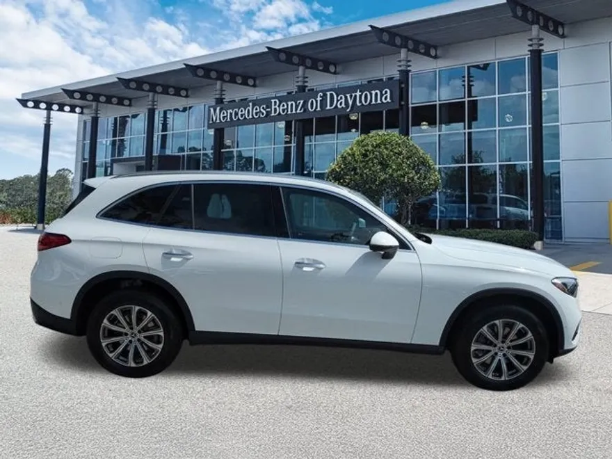 2026 Mercedes Benz GLC 300 photo 1