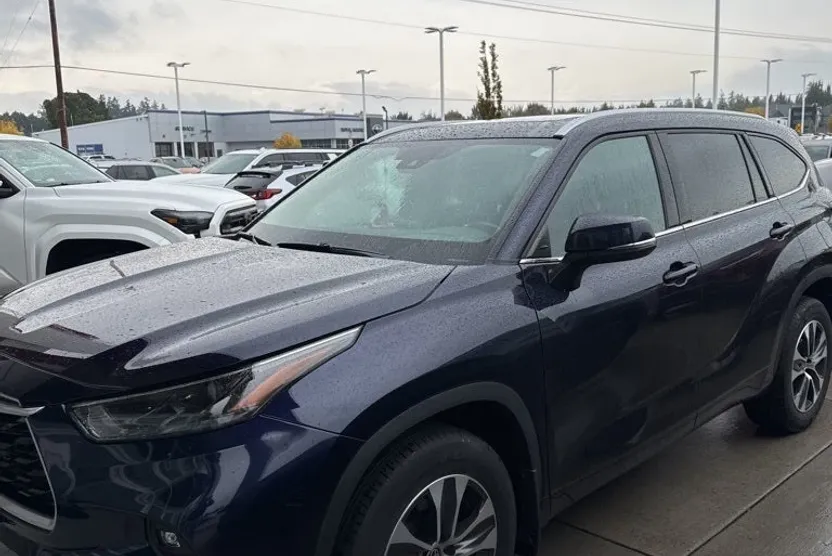 2022 Toyota Highlander XLE photo 1