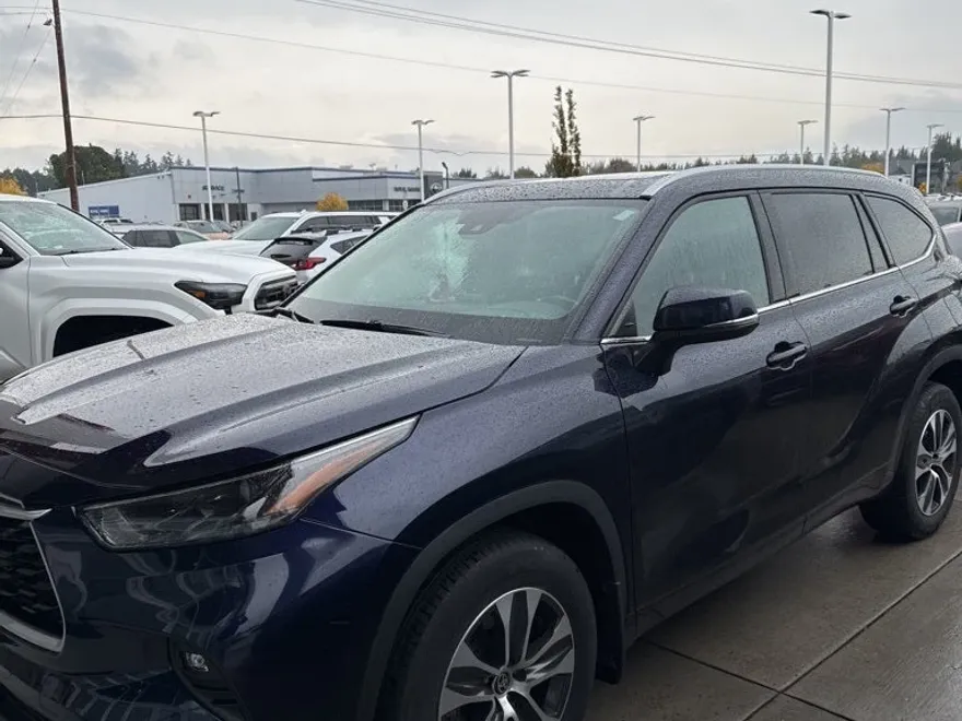 2022 Toyota Highlander XLE photo 1