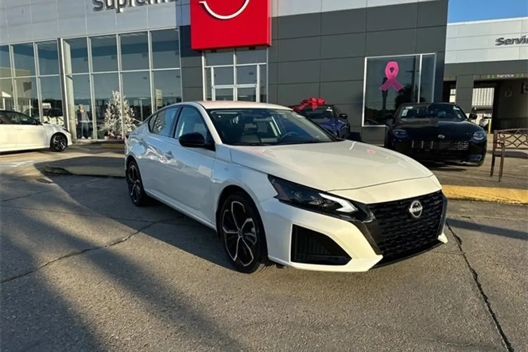 2025 Nissan Altima 2.5 SR photo 1