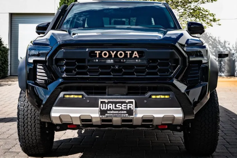 2025 Toyota Tacoma Trailhunter photo 1
