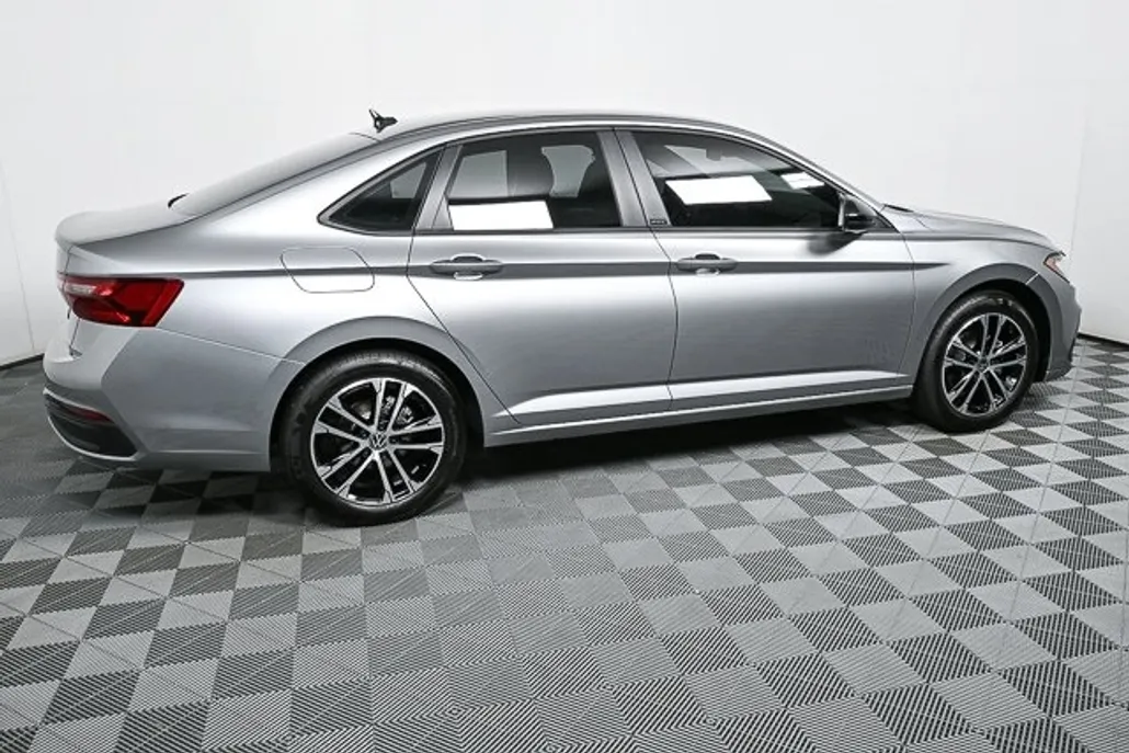 2025 Volkswagen Jetta 1.5T Sport photo 1