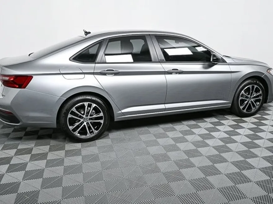 2025 Volkswagen Jetta 1.5T Sport photo 1