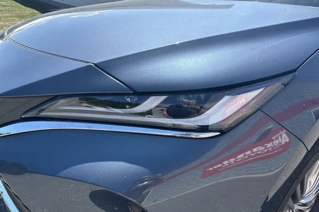 2023 Toyota Venza XLE photo 1