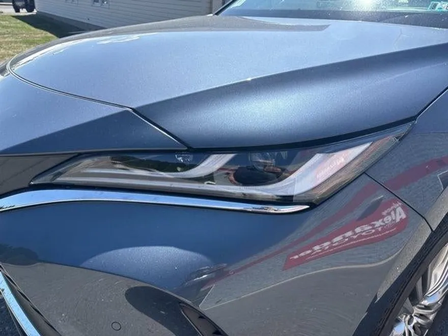 2023 Toyota Venza XLE photo 1