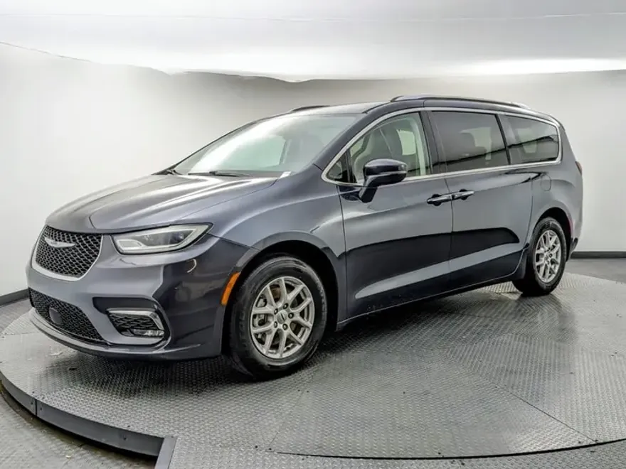 2022 Chrysler Pacifica Touring L photo 1