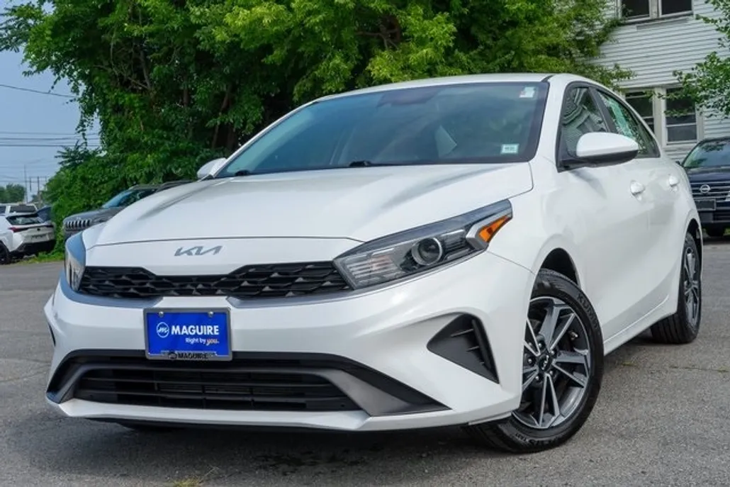 2022 Kia Forte LXS photo 1