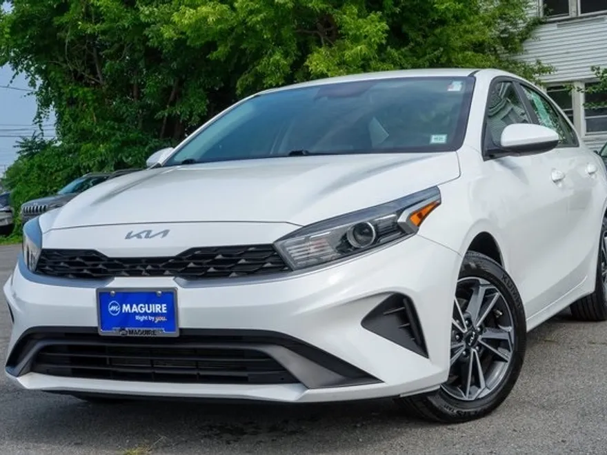 2022 Kia Forte LXS photo 1