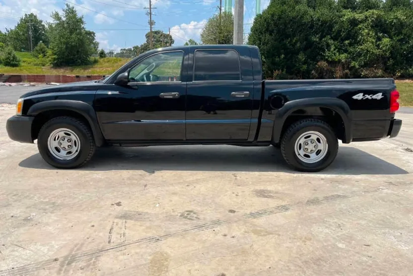 2005 Dodge Dakota ST photo 1