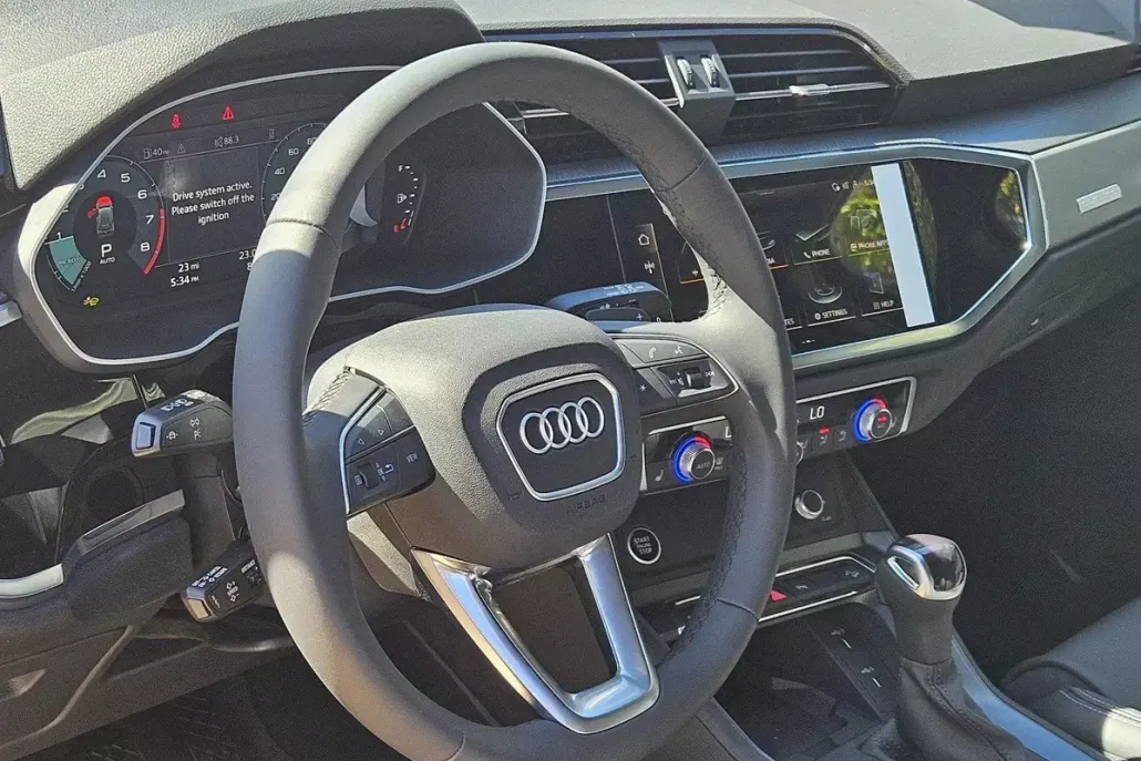 2025 Audi Q3 45 TFSI S line Premium photo 1