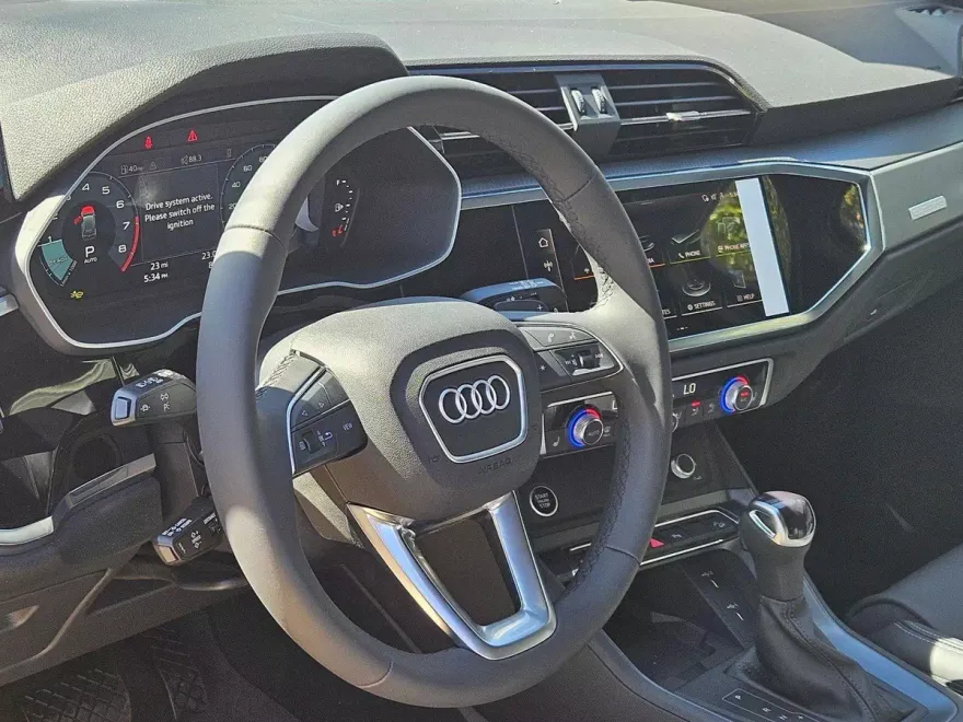 2025 Audi Q3 45 TFSI S line Premium photo 1