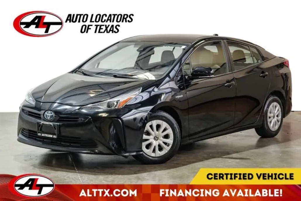 2020 Toyota Prius LE photo 1