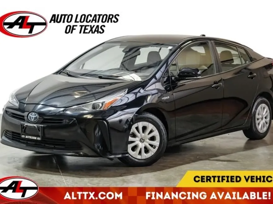 2020 Toyota Prius LE photo 1
