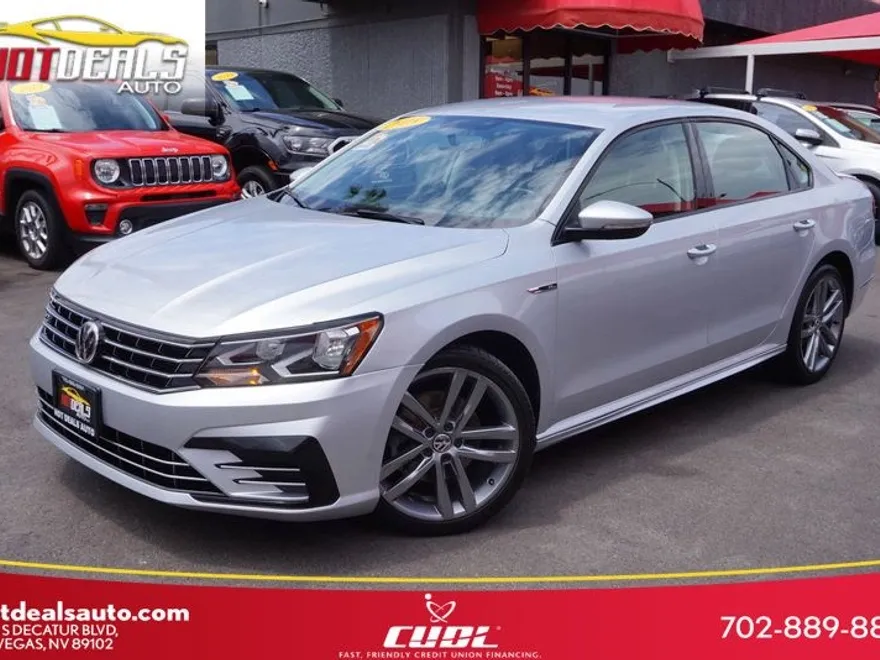 2018 Volkswagen Passat R-Line Premium photo 1