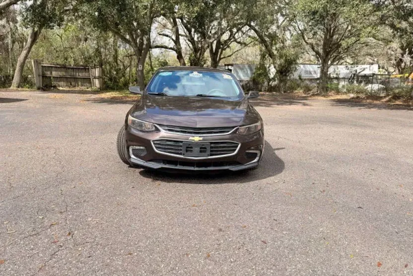 2016 Chevrolet Malibu 1LT photo 1