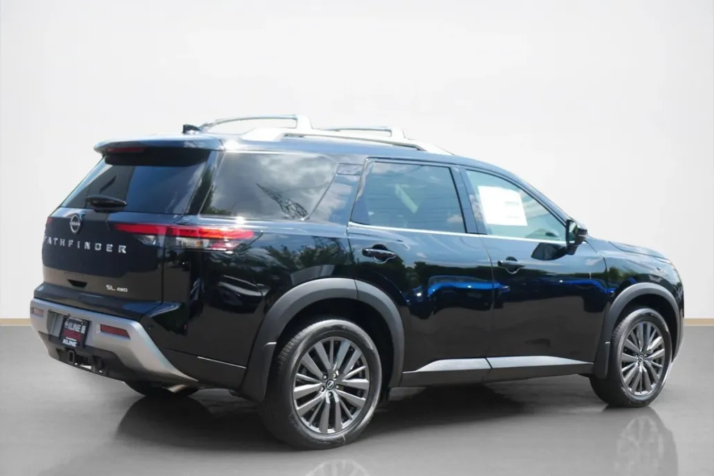 2025 Nissan Pathfinder SL photo 1