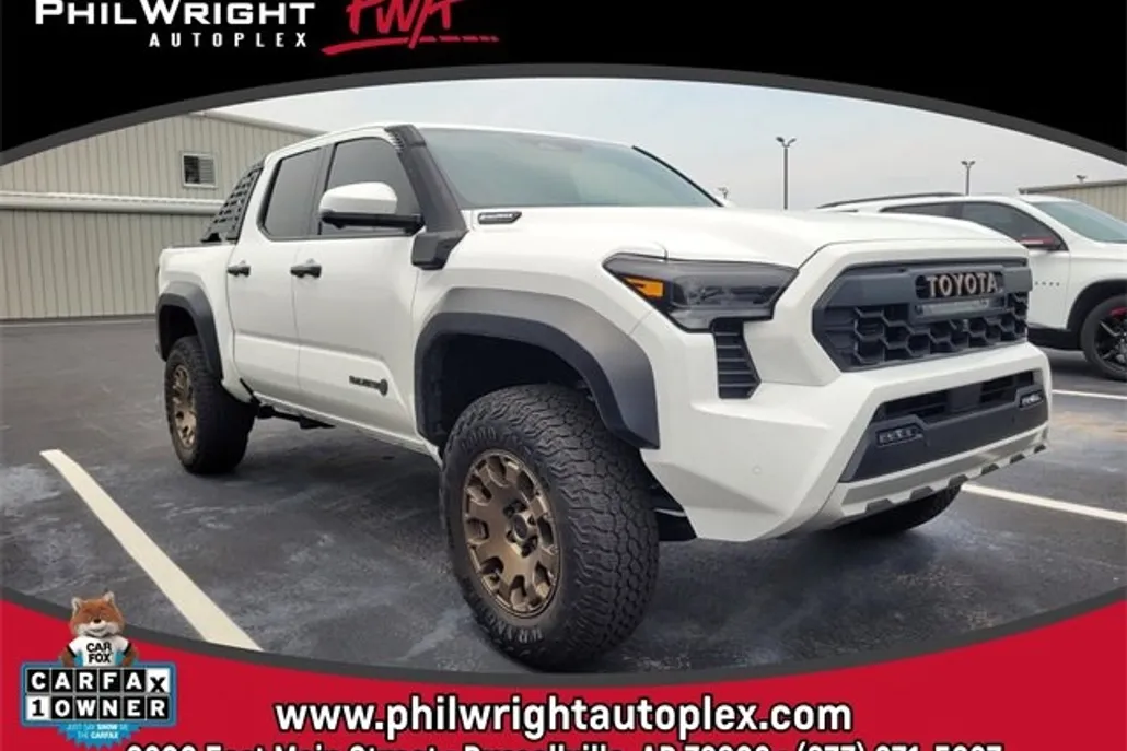 2025 Toyota Tacoma TRD Sport photo 1