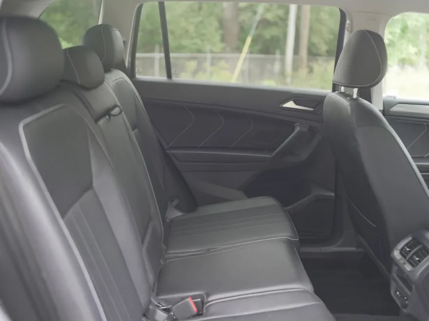 2022 Volkswagen Tiguan SE photo 1