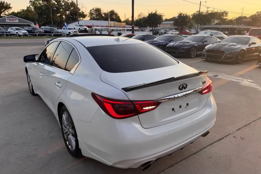 2018 Infiniti Q50 3.0t LUXE photo 1