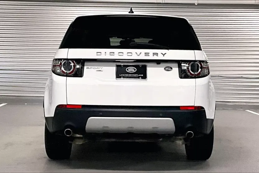 2017 Land Rover Discovery Sport HSE photo 1