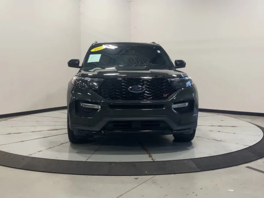 2022 Ford Explorer ST photo 1