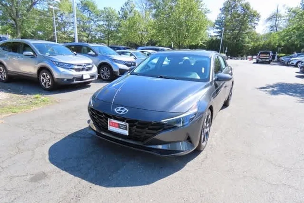 2023 Hyundai Elantra SEL Convenience photo 1