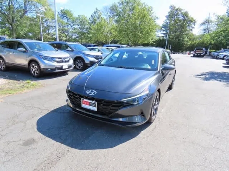 2023 Hyundai Elantra SEL Convenience photo 1