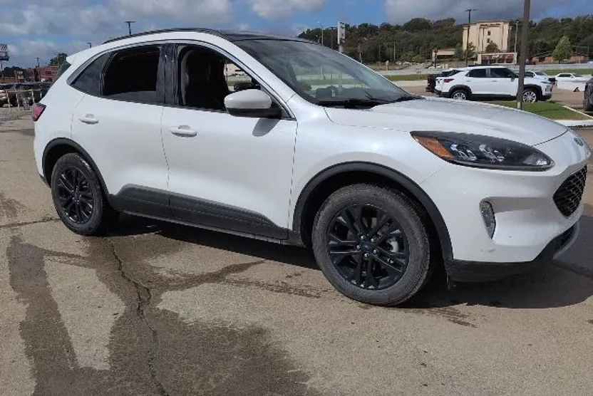 2022 Ford Escape SEL photo 1