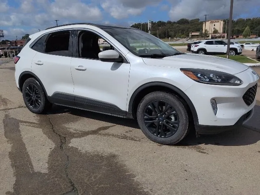 2022 Ford Escape SEL photo 1