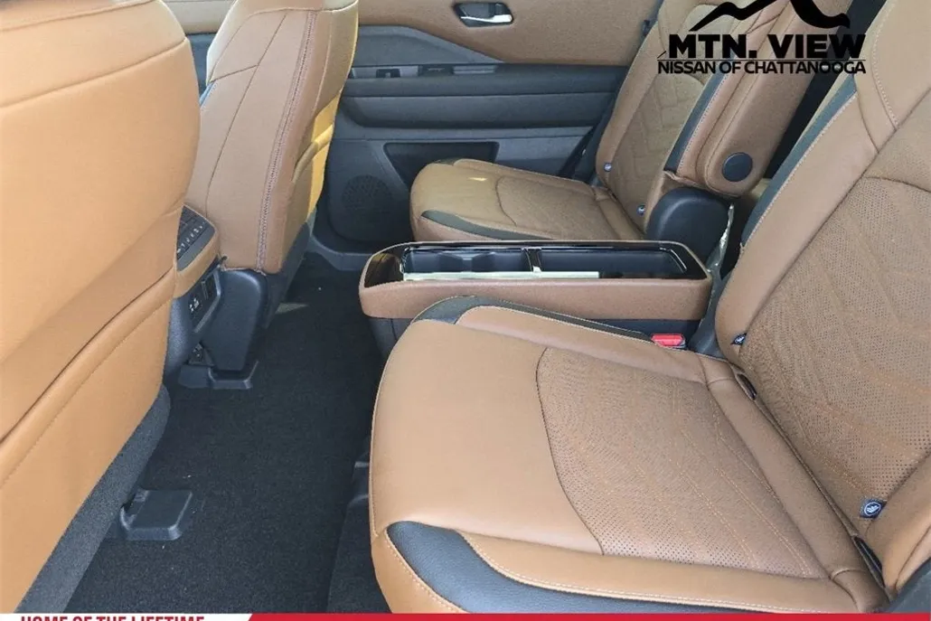 2025 Nissan Pathfinder Platinum photo 1