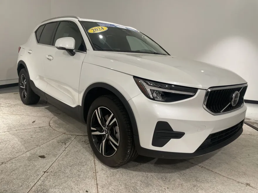 2024 Volvo XC40 Core photo 1