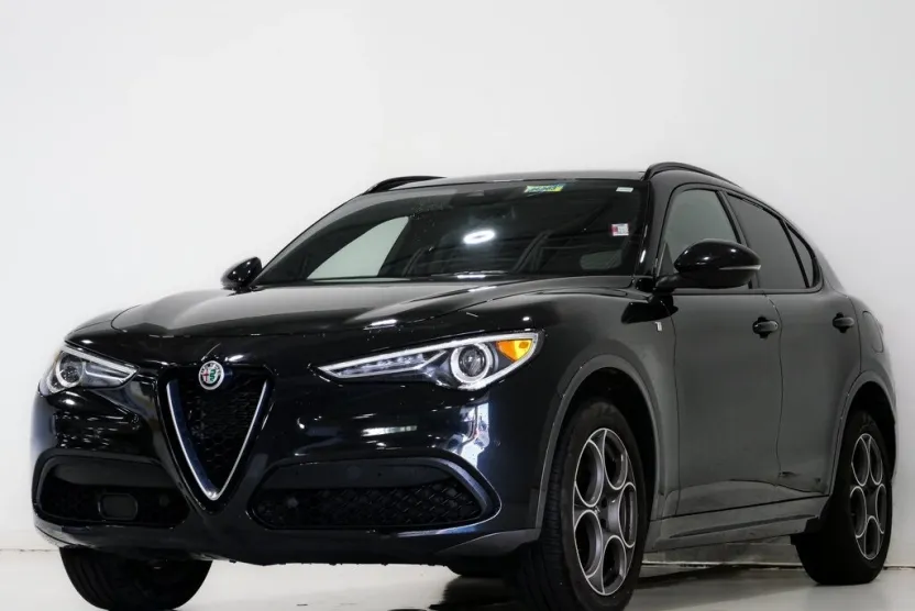 2023 Alfa Romeo Stelvio Ti photo 1