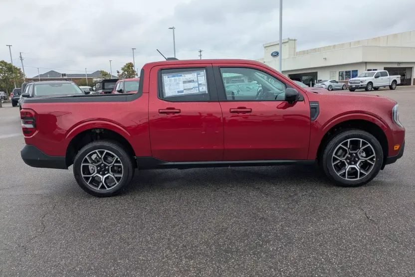 2025 Ford Maverick Lariat photo 1