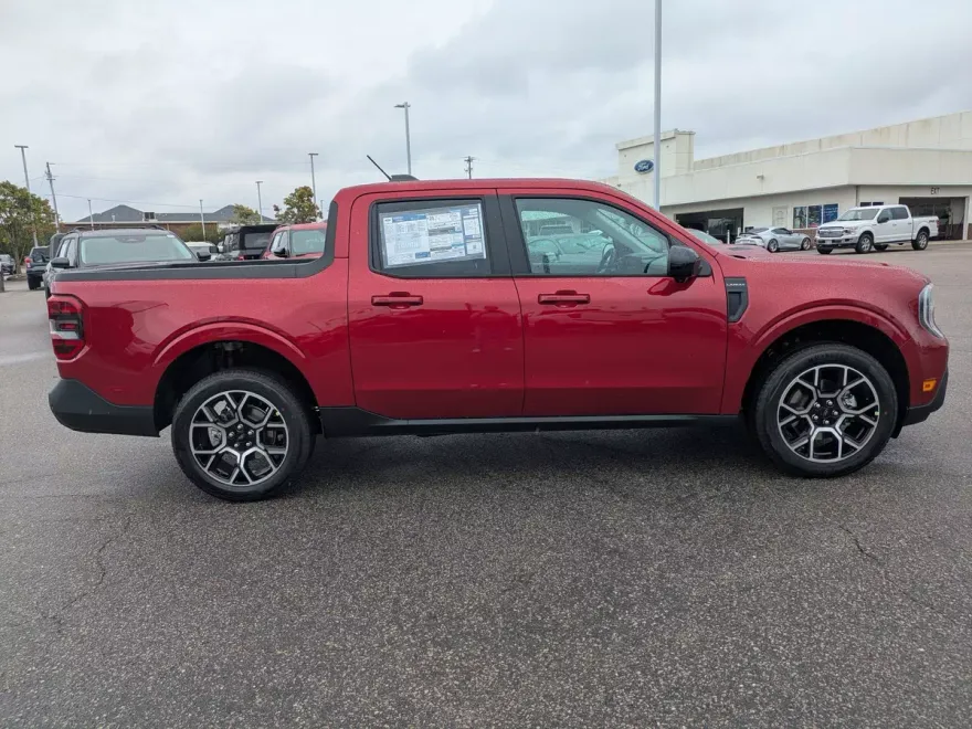 2025 Ford Maverick Lariat photo 1