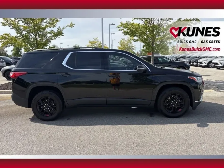 2021 Chevrolet Traverse Cloth 1LT photo 1