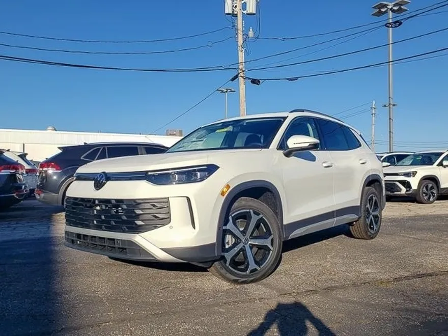 2025 Volkswagen Tiguan SE photo 1